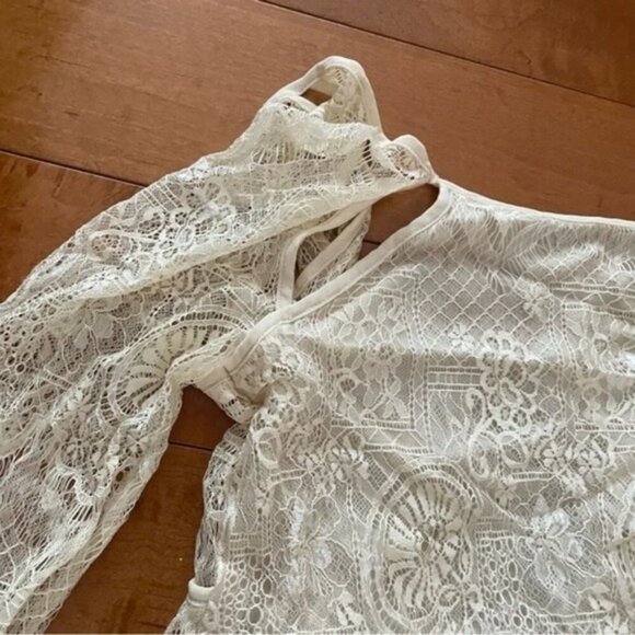 Urban Outfitters Lucca Couture Lace Bell-Sleeve Dress - Picture 4 of 10